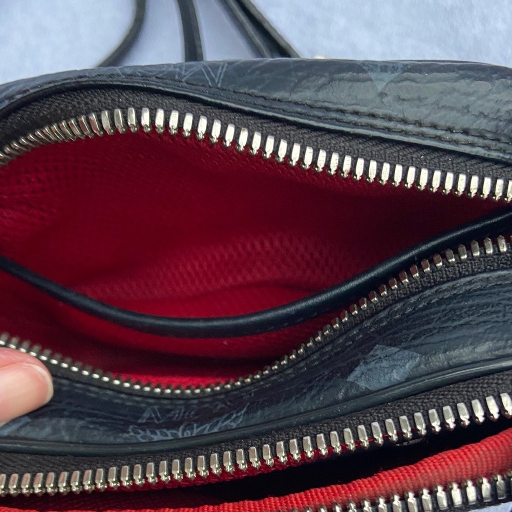 MCM Visetos "Lion 1976 Theme"
Crossbody Bag - Picture 8 of 13